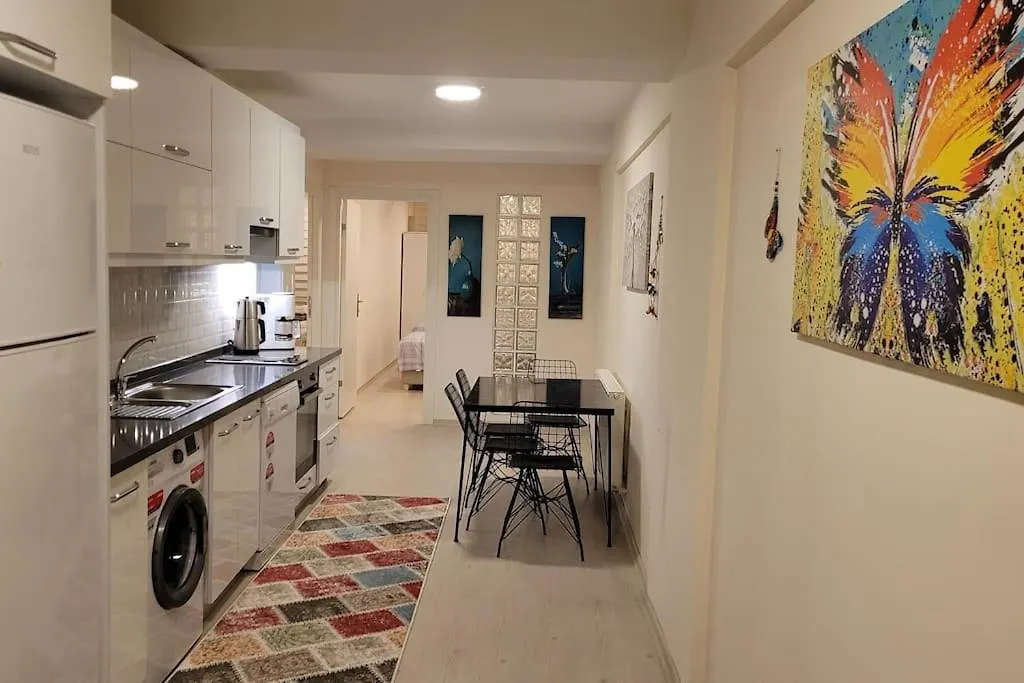 1 Min To Metro, Cosy Flat For 8 Guests, 2Nd Floor Apartment Istanbul Turkey