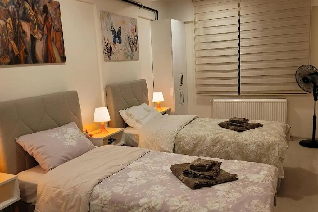 1 Min To Metro, Cosy Flat For 8 Guests, 2Nd Floor Apartment Istanbul