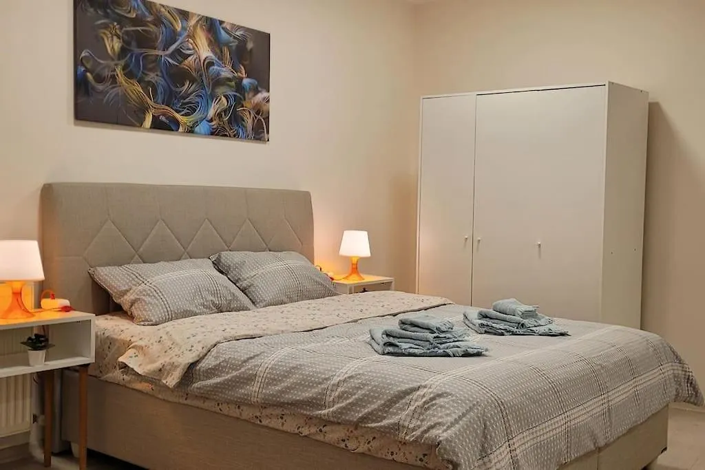 1 Min To Metro, Cosy Flat For 8 Guests, 2Nd Floor Apartment Istanbul