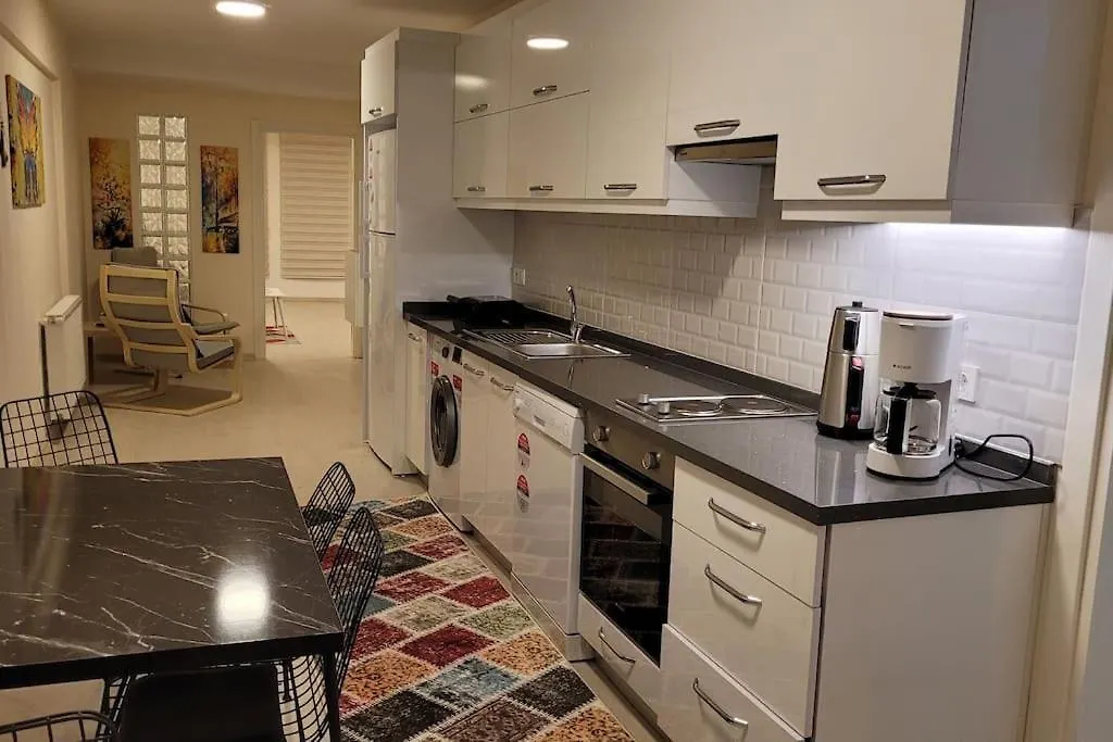 1 Min To Metro, Cosy Flat For 8 Guests, 2Nd Floor Apartment Istanbul
