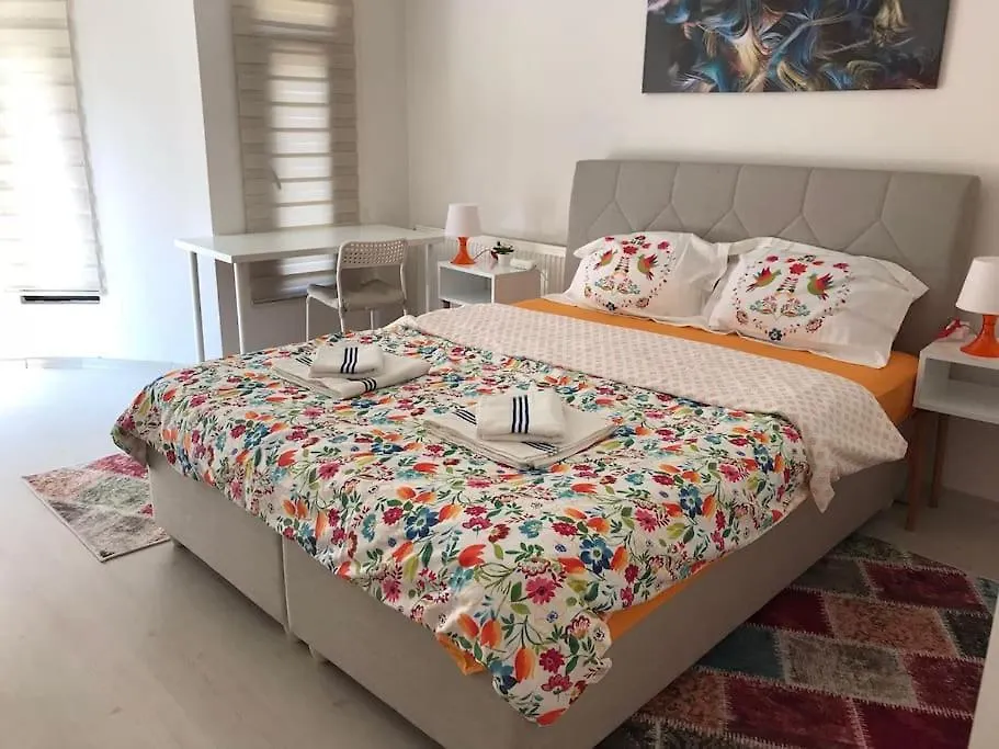 1 Min To Metro, Cosy Flat For 8 Guests, 2Nd Floor Apartment Istanbul